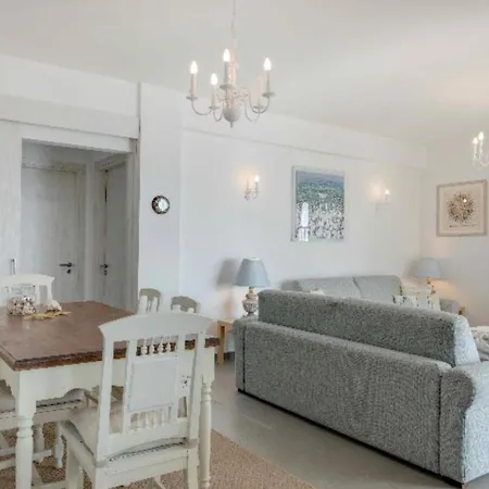 Apartment Phaedrus Living: Front Flat Kyma